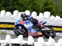 TT 2017: Michael Dunlop wins Senior TT