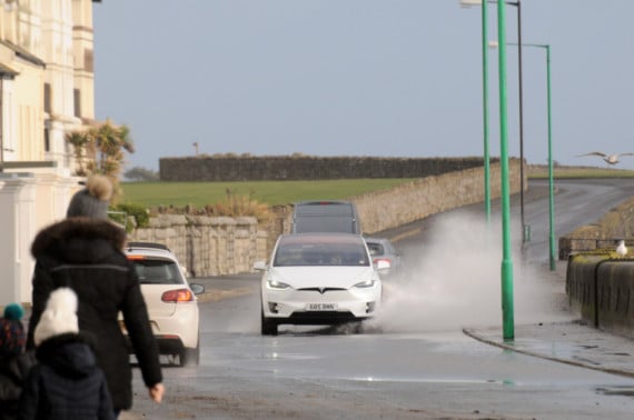 Weather warning for coastal overtopping and inner harbour flooding
