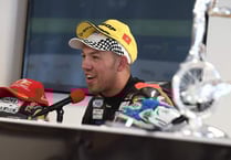 TT 2018: Hickman wins a remarkable record-breaking Senior race