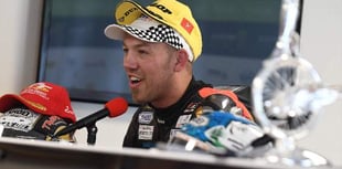 TT 2018: Hickman wins a remarkable record-breaking Senior race
