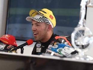 TT 2018: Hickman wins a remarkable record-breaking Senior race