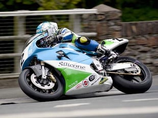 Festival of Motorcycling: Harrison takes honours in Classic Superbike race