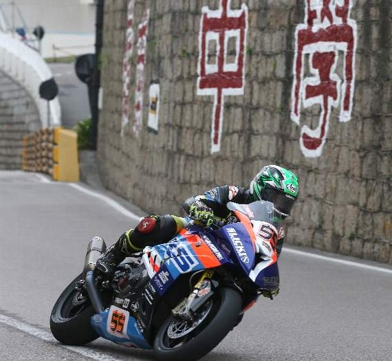 Macau GP: Dudgeon fractures vertebrae in practice crash