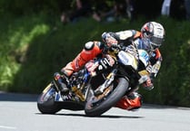 TT 2019: Peter Hickman wins Supersport TT Two