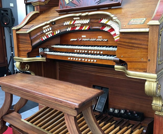 Chance to try out the Villa Marina's 10-tonne Wurlitzer