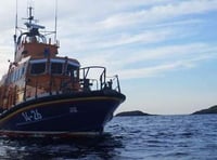Fishermen rescued after vessel sinks