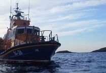 Fishermen rescued after vessel sinks