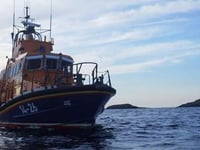 Fishermen rescued after vessel sinks