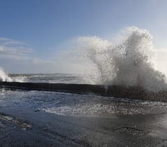 Yellow weather warning issued for coastal overtopping