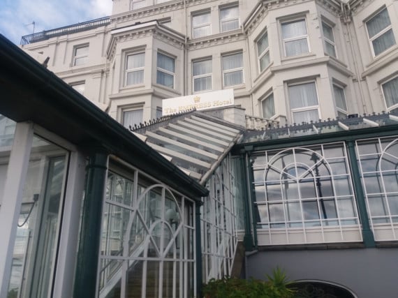 Teen held after £11,700 worth of cocaine found in hotel room