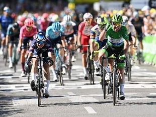 Cav equals Tour de France record