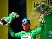 Cav misses out on record but wins green jersey