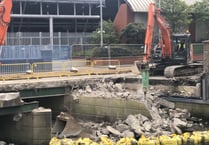 Pulrose Bridge demolition on upstream side begins