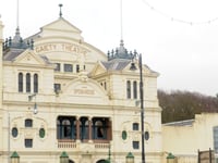 You could soon be allowed to drink alcohol at your theatre seat