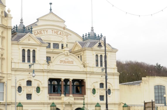 You could soon be allowed to drink alcohol at your theatre seat