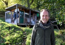 Dan wants to negotiate with DEFA to stay in glen
