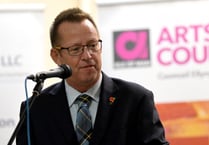 Tim Glover resigns from cabinet office