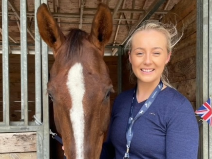 Yasmin Ingham outside the stables at Kentucky Horse Park, USA. (Photo: Yasmin Ingham Eventing)
