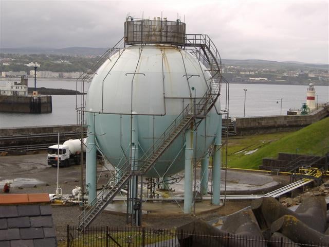 Gas tank