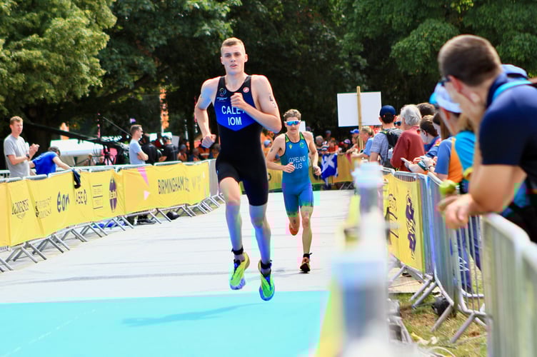 Niall Caley in action on the running section of the men’s sprint triathlon at the 2022 Commonwealth Games in Birmingham