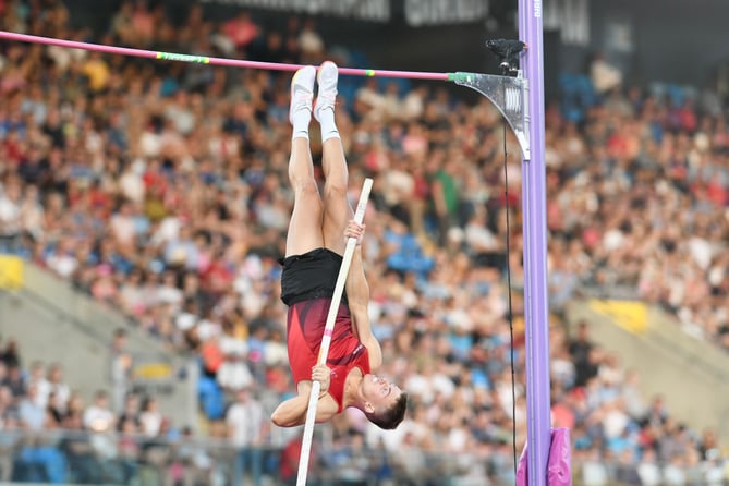Glen Quayle in action during the men’s pole vault final at the 2022 Commonwealth Games