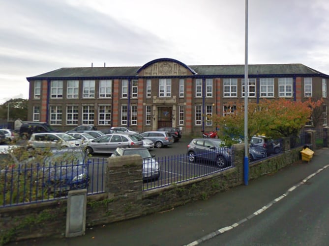 st ninian’s high school 