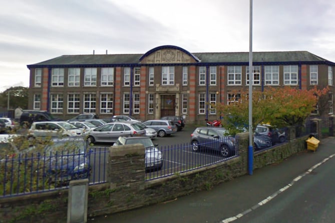 st ninian’s high school 