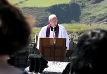 Tynwald votes to keep the Bishop in Leg Co