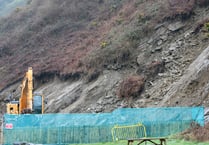 Crumbling cliff: Legal action is possible, residents hear