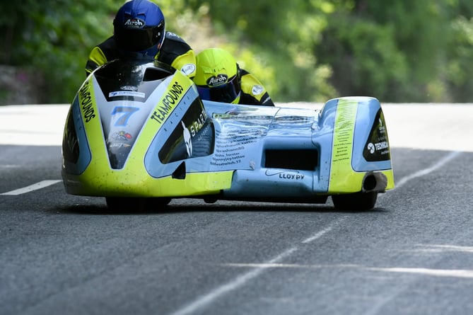 Alan Founds and passenger Jake Lowther in Monday's sidecar qualifying 