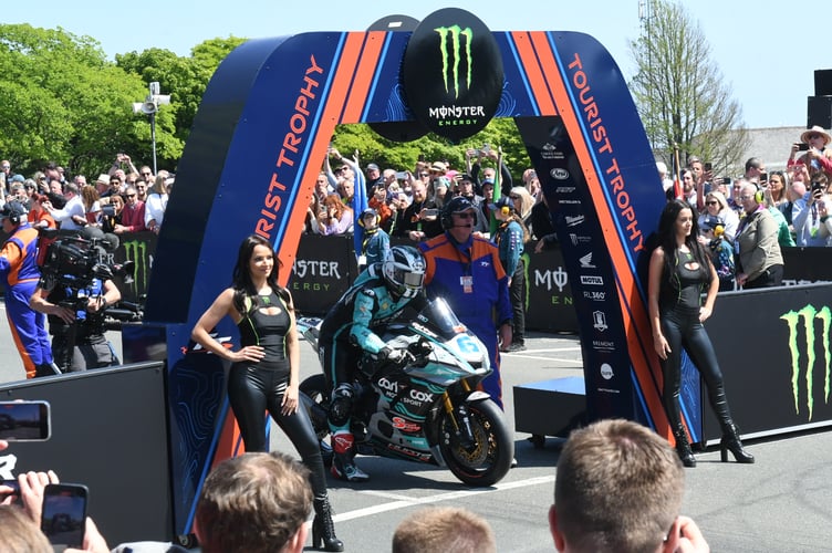 Michael Dunlop, start of Supersport two race