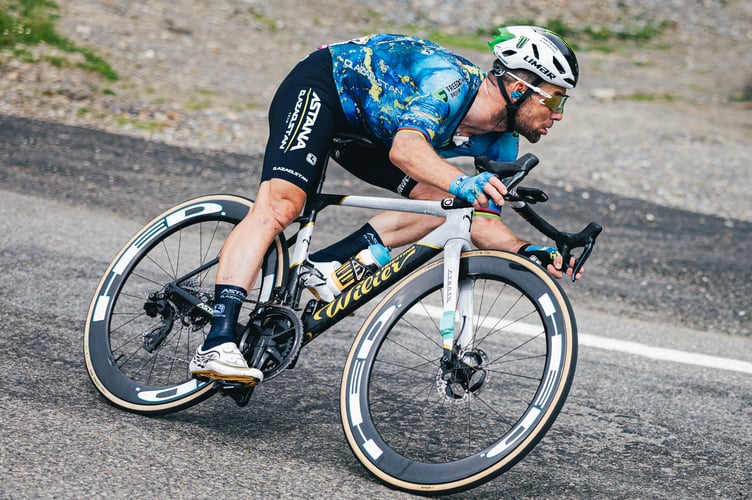 Picture by Alex Whitehead/SWpix.com - 06/07/2023 - Cycling - 2023 Tour de France - Stage 6: Tarbes to Cauterets-Cambasque (144.9km) - Mark Cavendish of Astana Qazaqstan Team descends the Col du Tourmalet