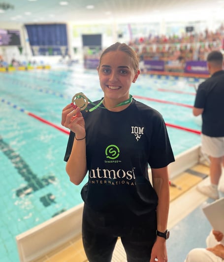 Laura Kinley with her gold medal