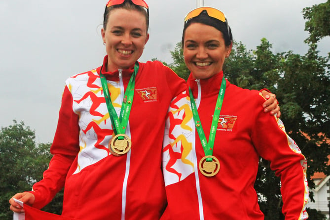 Kirree Quayle (left) and Sacha Horsthuis with their gold medals
