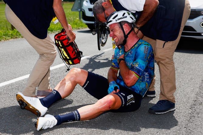 Tour de France 2023 - 110th Edition - 8th stage Libourne - Limoges 201 km - 08/07/2023 - Mark Cavendish (GBR - Astana Qazaqstan Team) - Crash - Injury - photo Luca Bettini/SprintCyclingAgencyÂ©2023