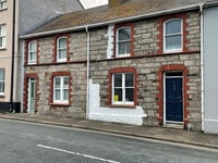 Commissioners object to house being painted white