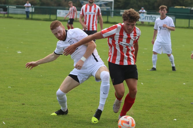 Corinthians Dan Simpson tackles Peel's Izzy Dunn