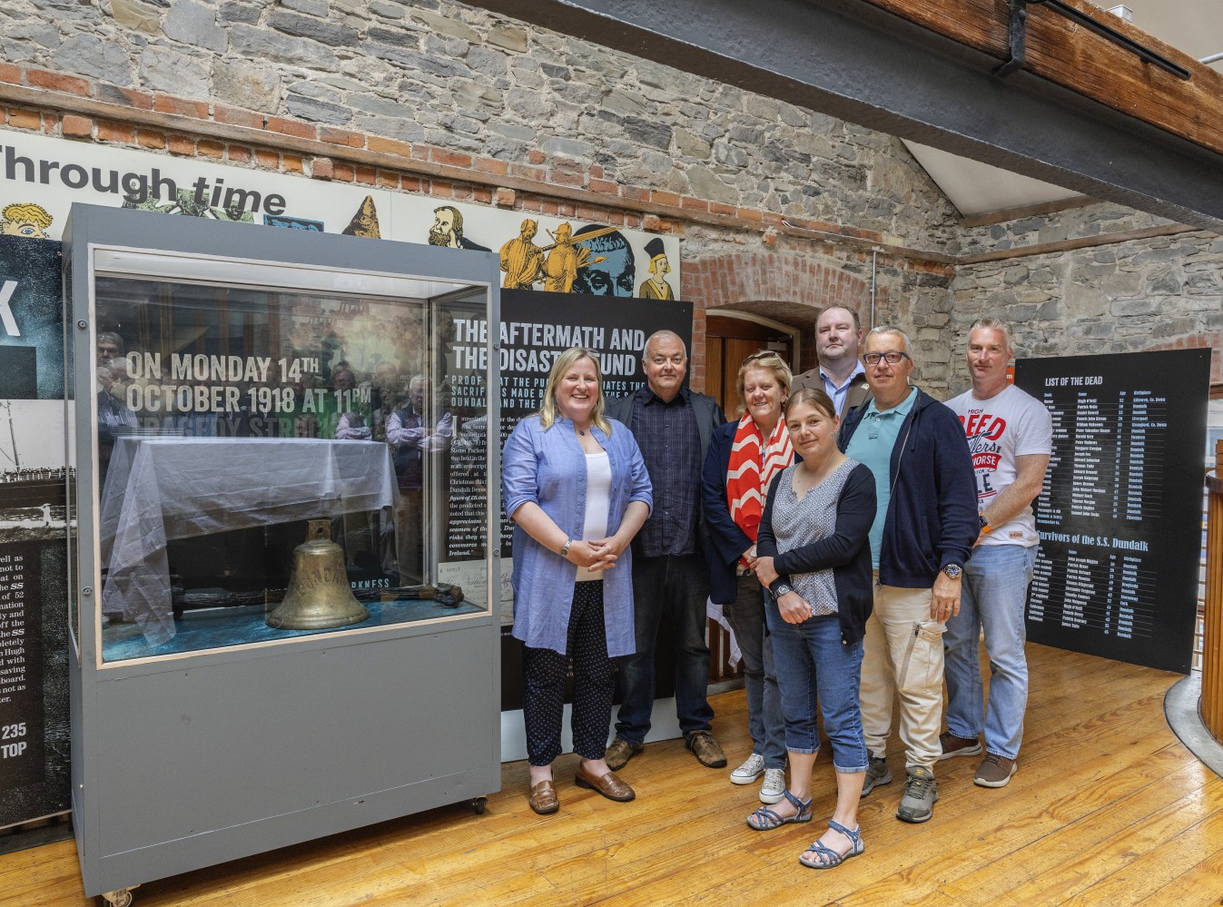 Manx divers return bell of ship to Ireland