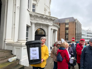 Hundreds turn out for assisted dying demonstration in front of Tynwald