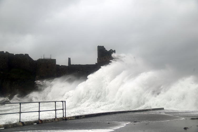 High tide at Fenella Beach in Peel