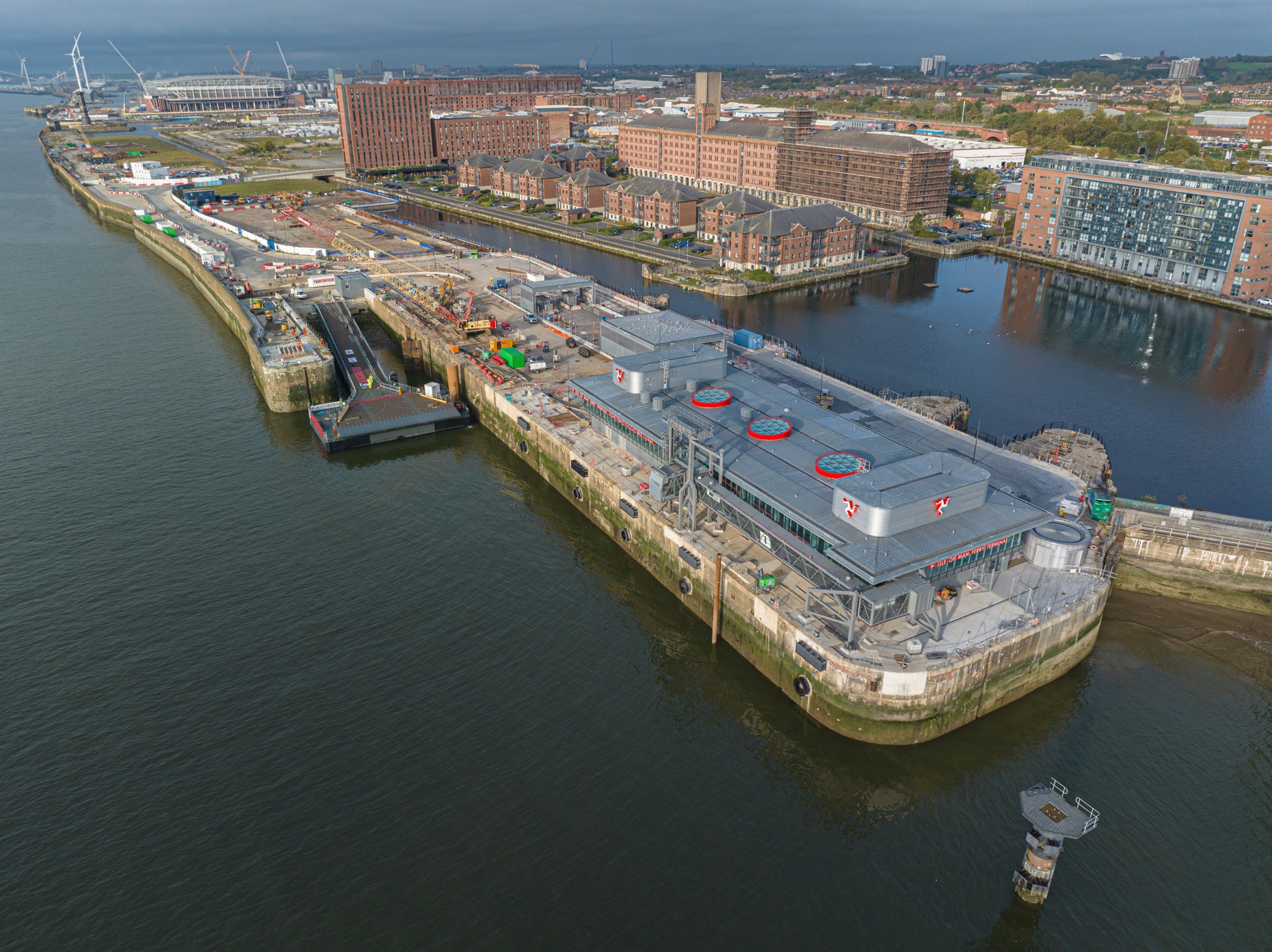 Isle of Man Government: Linkspan installation moves Isle of Man ferry terminal one step closer