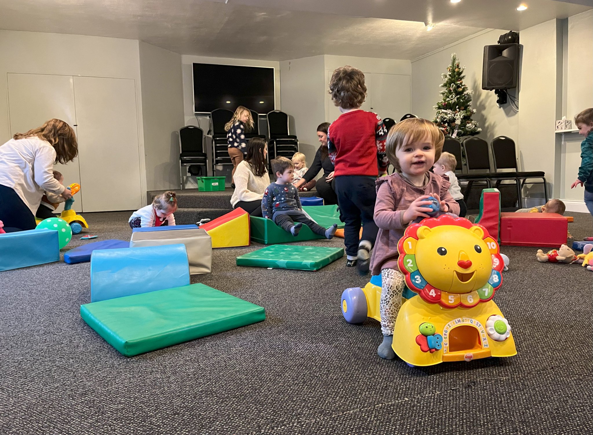 Tots learn Manx as they play