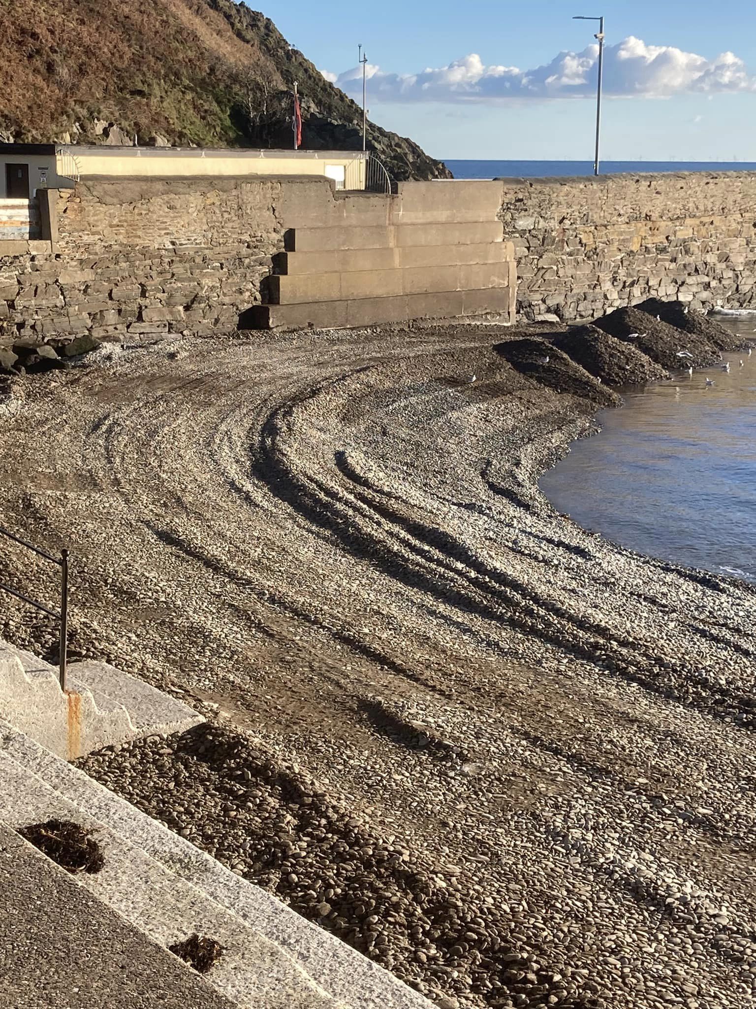 Removal of stones on Laxey Beach will ‘stop overtopping’