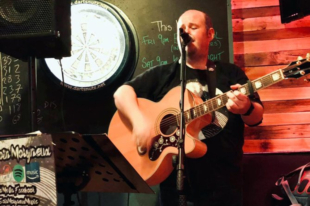 Eoin Molyneux will be playing at The Riddler Under The Nest, Port Erin, on Friday