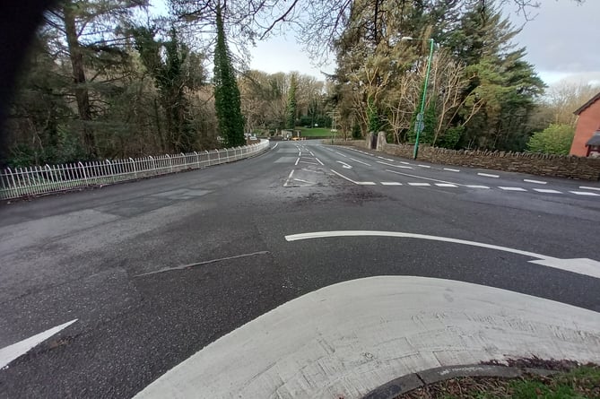 Both the Jubilee Oak Tree roundabout and the Braddan Bridge roundabout are to be resurfaced with traffic congestion expected 