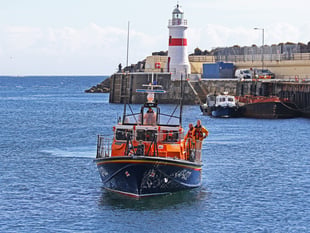 Douglas Council to put up RNLI flags for its 200th anniversary