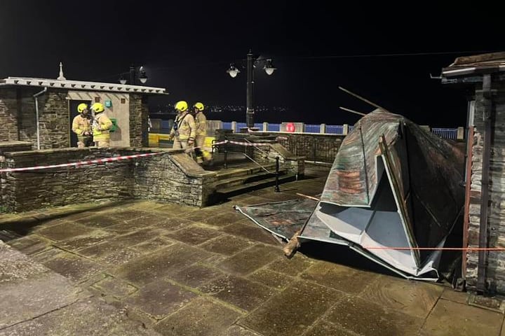 Part of kiosk roof blown off as Storm Isha batters Douglas