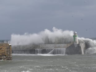 Isle of Man Met Office issues four-hour weather warning for waves