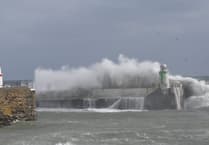 Isle of Man Met Office issues four-hour weather warning for large waves