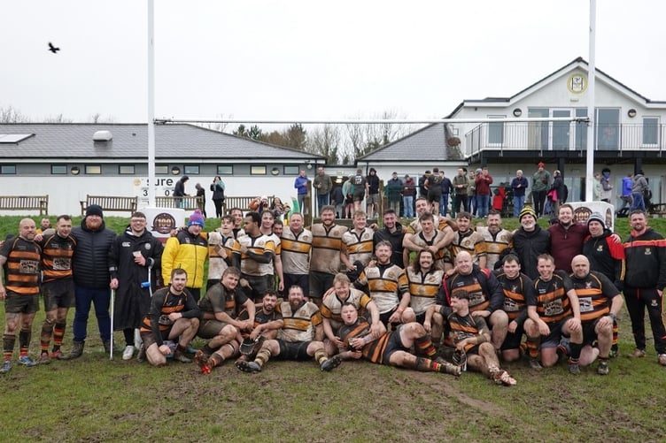 Vagabonds and Ashton-Under-Lyne players after Saturday's game at Ballafletcher (Photo: John Liver)